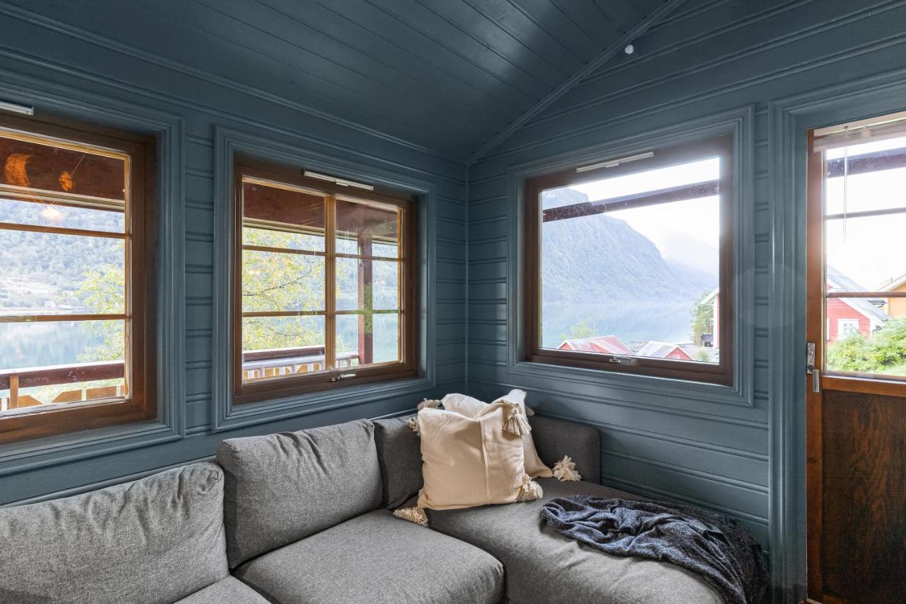 Cabin Alongside The Beautiful Fjaerlandsfjord 외부 사진