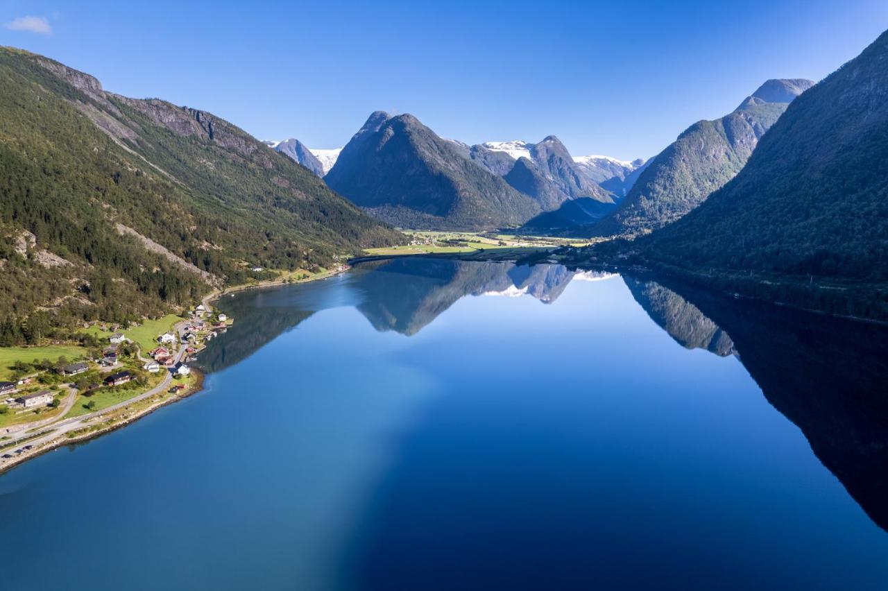 Cabin Alongside The Beautiful Fjaerlandsfjord 외부 사진