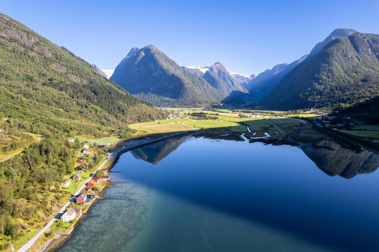 Cabin Alongside The Beautiful Fjaerlandsfjord 외부 사진