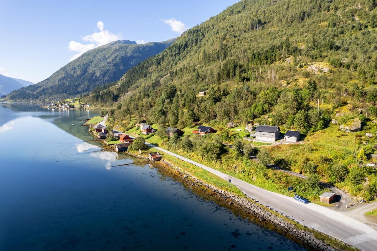 Cabin Alongside The Beautiful Fjaerlandsfjord 외부 사진