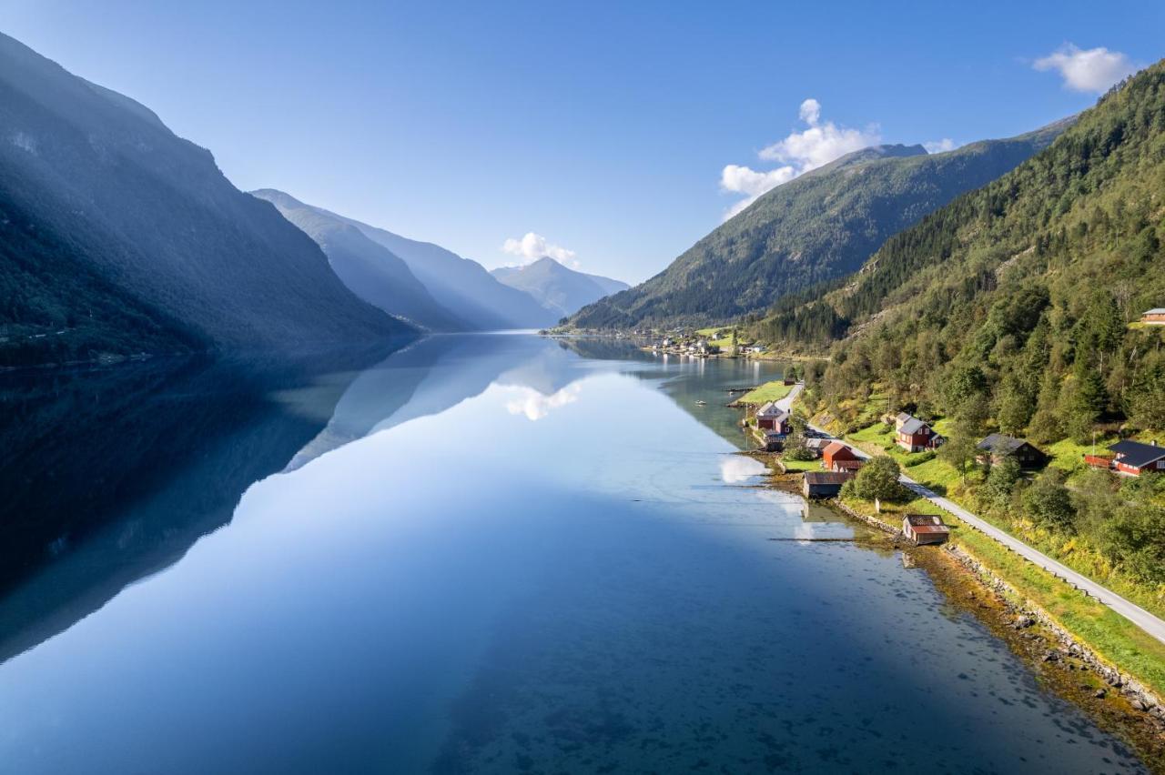 Cabin Alongside The Beautiful Fjaerlandsfjord 외부 사진