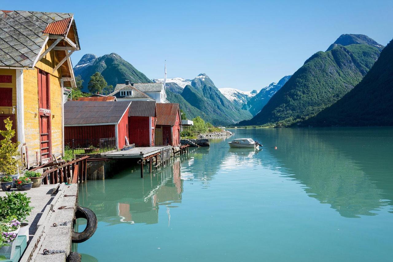 Cabin Alongside The Beautiful Fjaerlandsfjord 외부 사진