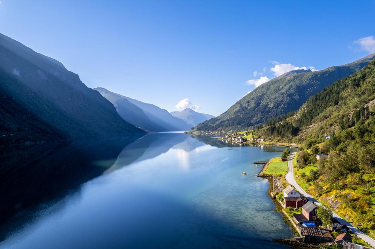 Cabin Alongside The Beautiful Fjaerlandsfjord 외부 사진