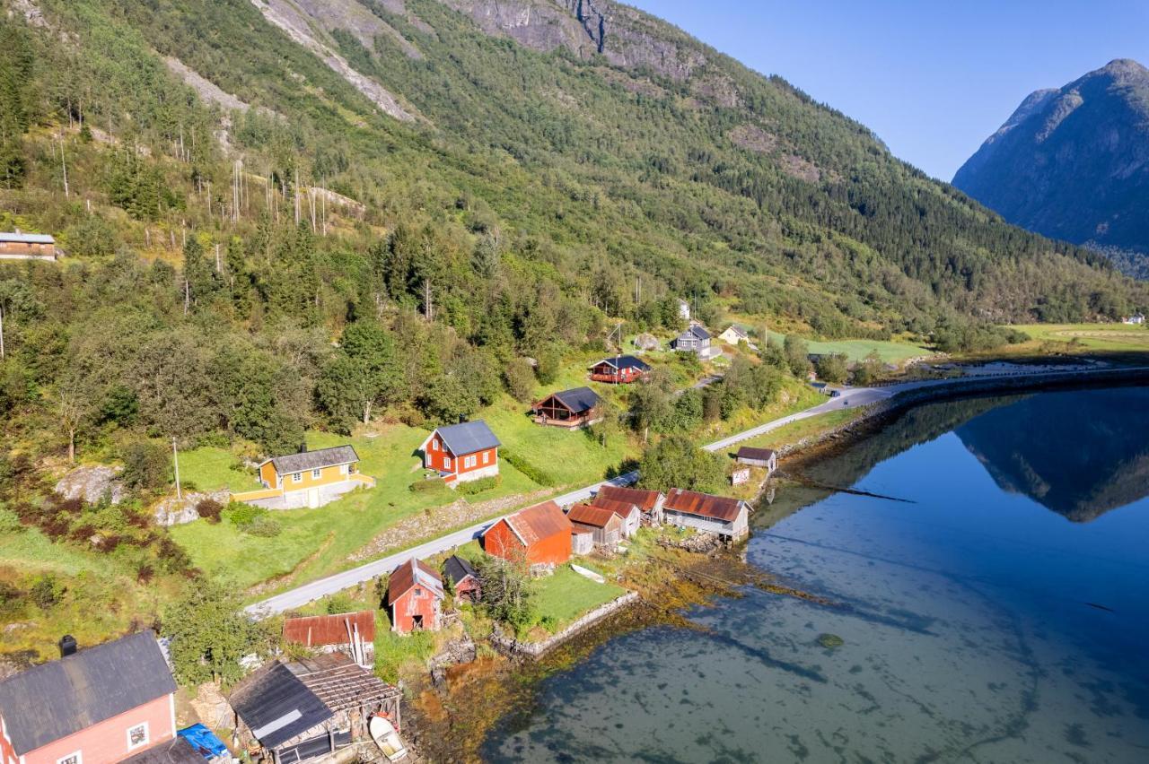 Cabin Alongside The Beautiful Fjaerlandsfjord 외부 사진